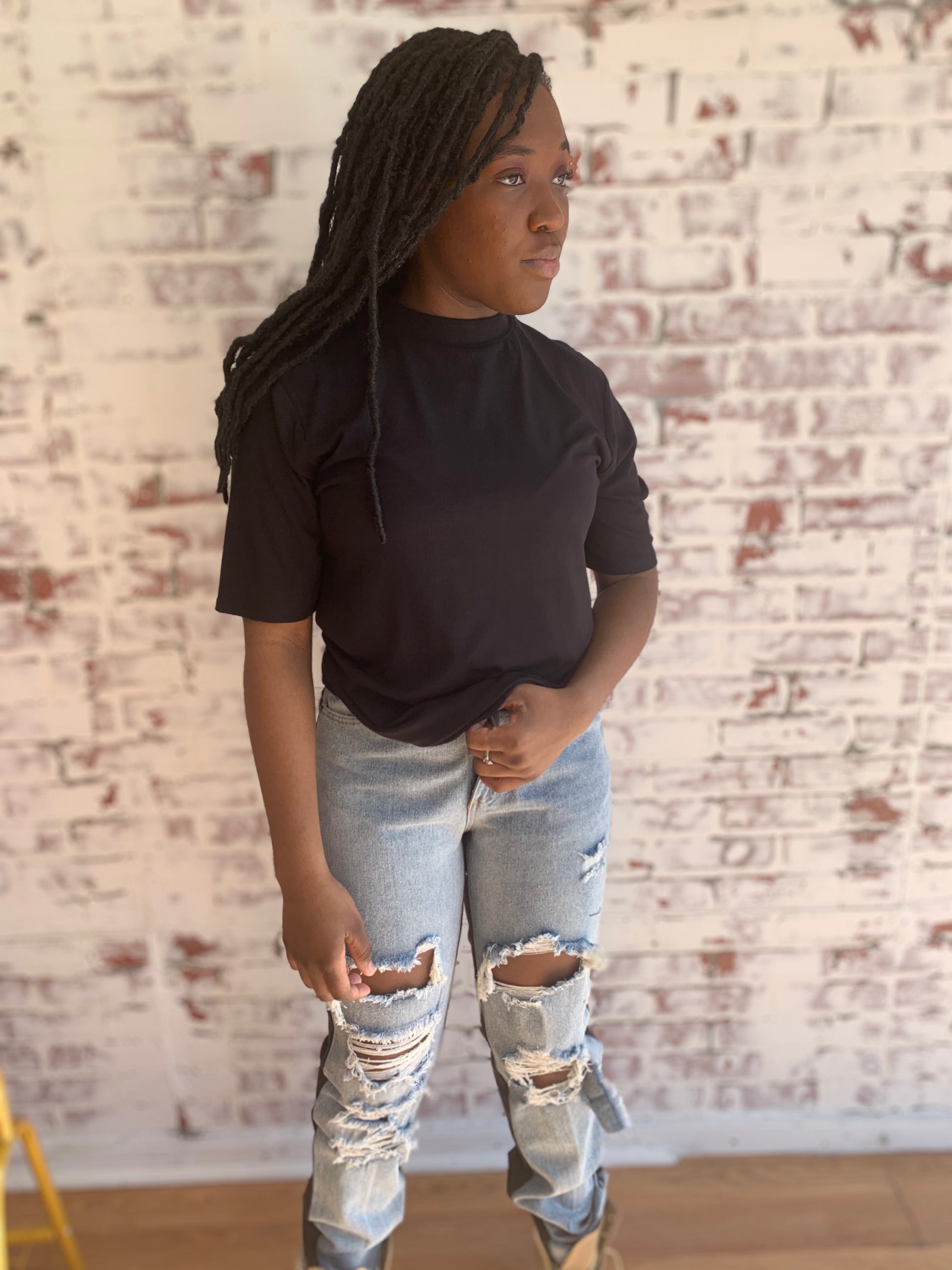 WOMEN'S DISTRESSED JEANS