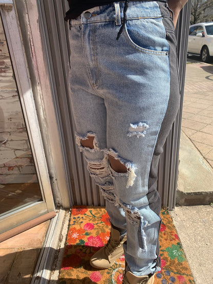 WOMEN'S DISTRESSED JEANS