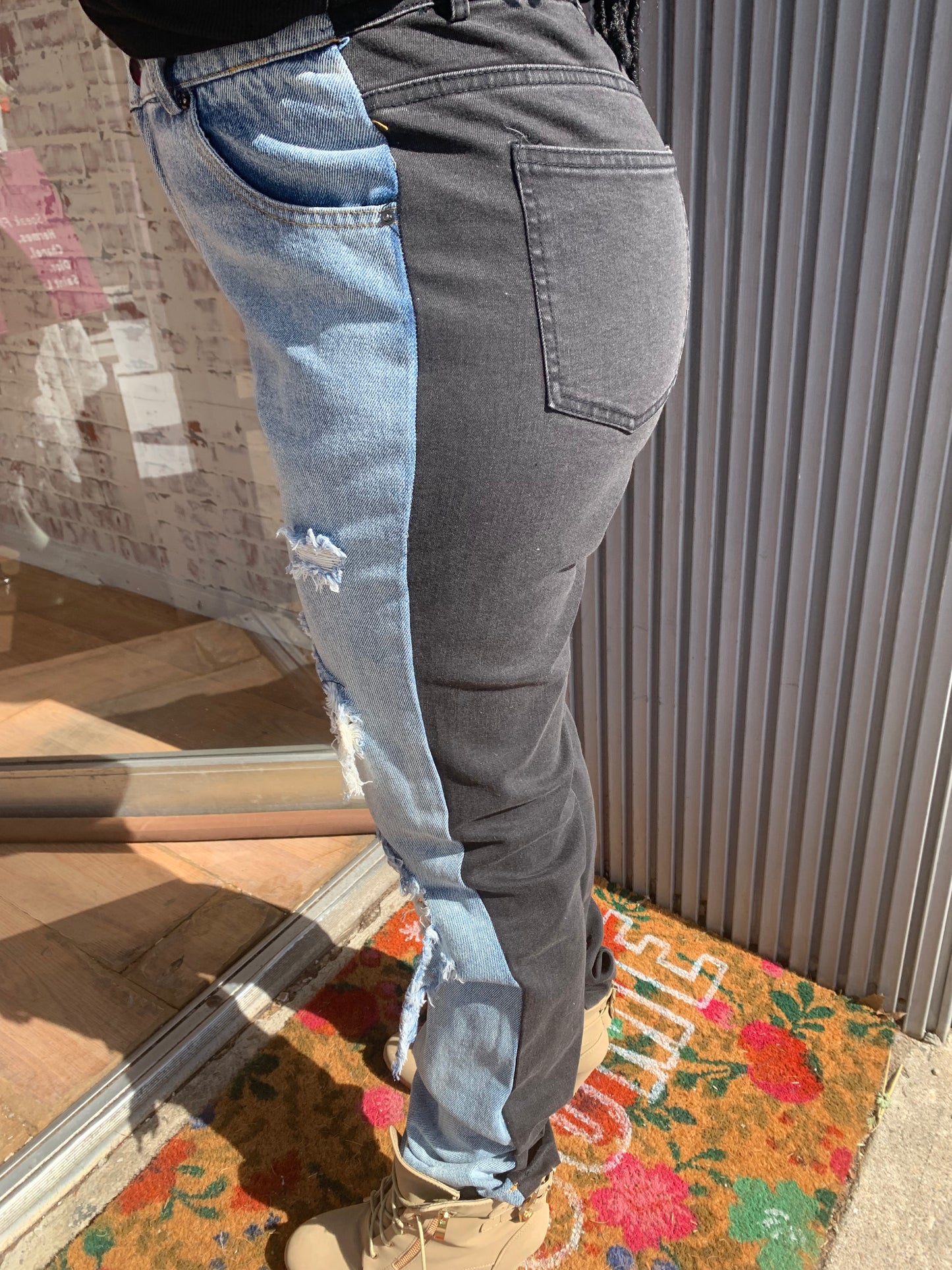 WOMEN'S DISTRESSED JEANS